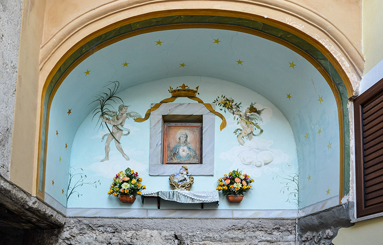 decorazione a muro della madonna